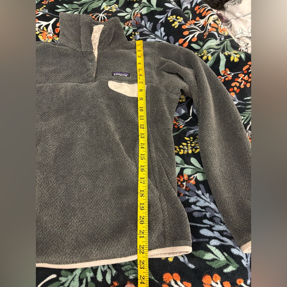 Patagonia Charcoal Fleece with Cream Accent - Picture 7 of 10